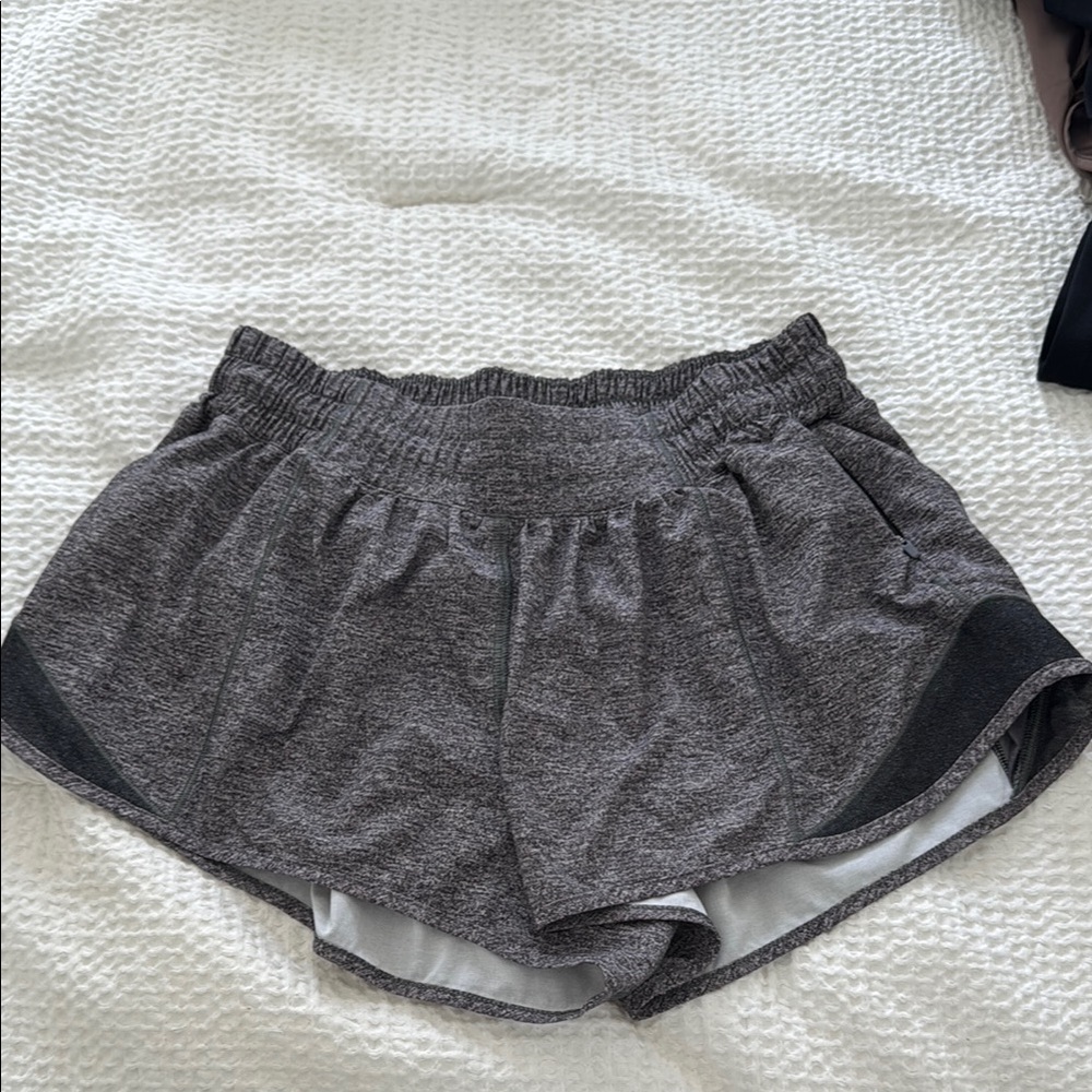 Lululemon 2.5 inch hotty hot shorts size 6
